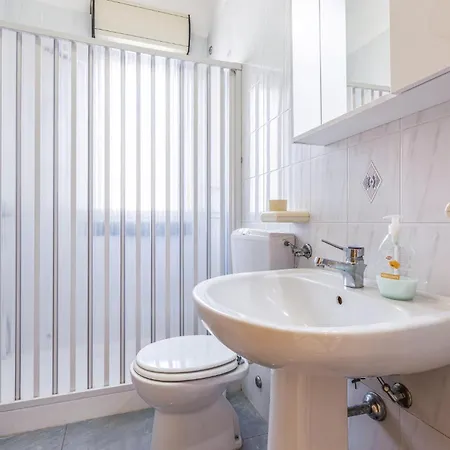 Apartament 2 Bedroom Stunning In