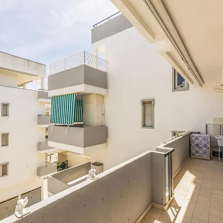 Apartament 2 Bedroom Stunning In